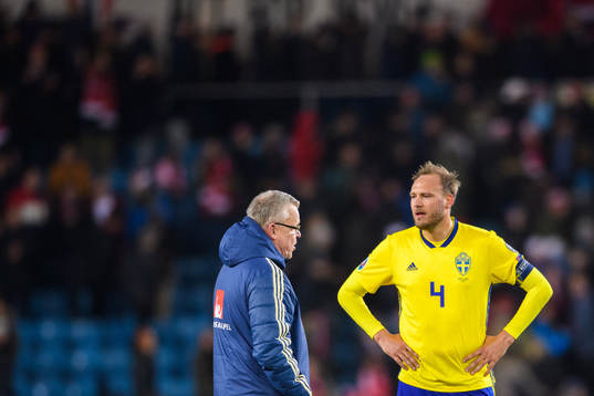 Head coach Janne Andersson and Andreas Granqvist of Sweden