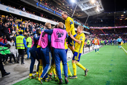 Robin Quaison of Sweden celebrates with teammates