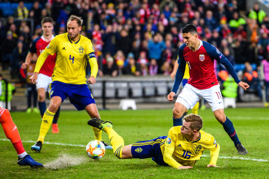 Andreas Granqvist and Emil Krafth of Sweden