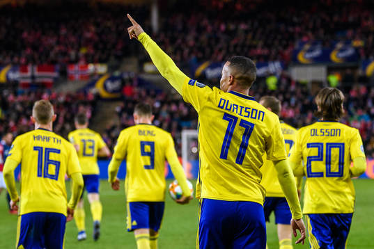 Robin Quaison of Sweden celebrates the 2-2 goal