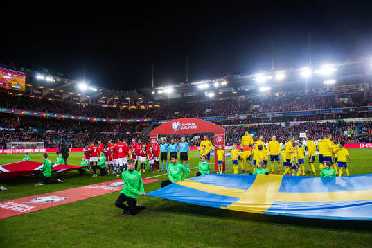 Players of Norway and Sweden