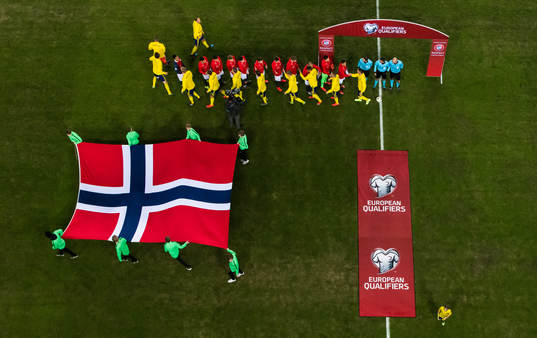 Players of Norway and Sweden