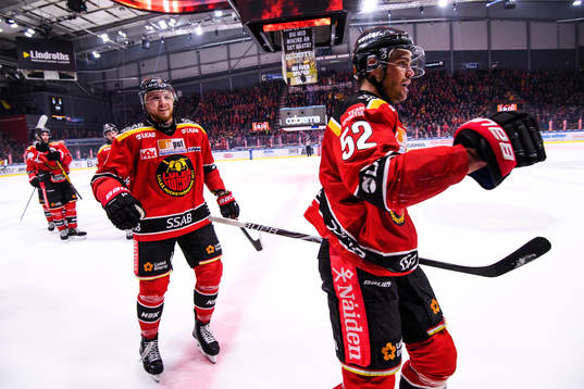 Luleås Robin Kovacs och Karl Fabricius jublar