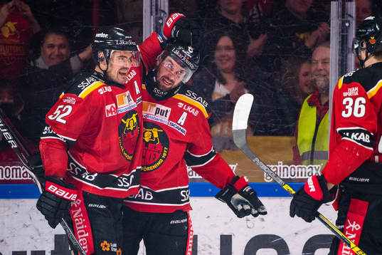 Luleås Karl Fabricius och Niklas Olausson jublar