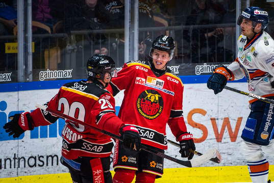 Luleås Erik Gustafsson och Jesper Sellgren jublar