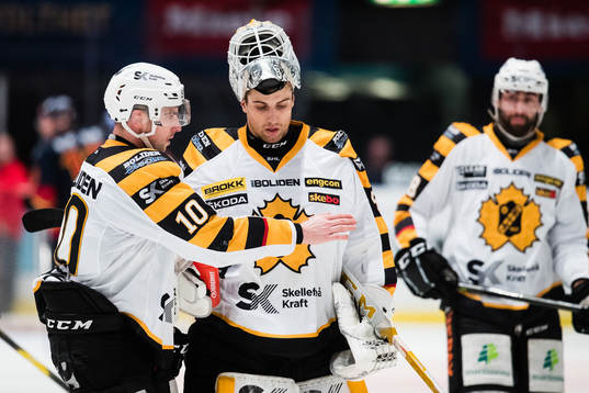 Skellefteås Joakim Lindström och målvakt Mantas Armalis