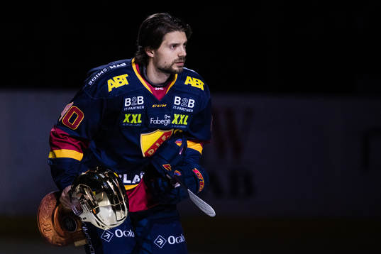 Djurgårdens Jacob Josefson mottar SHLs Guldhjälm innan
