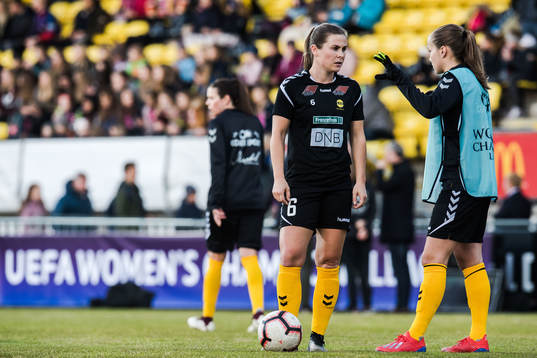 Emilie Bosshard Haavi and Guro Reiten of LSK Kvinner