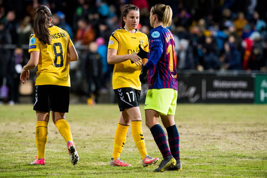 Emilia Ruud of LSK Kvinner and Bárbara of Barcelona