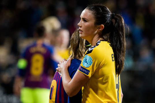 Mariona of Barcelona and Ingrid Syrstad Engen of LSK Kvinner