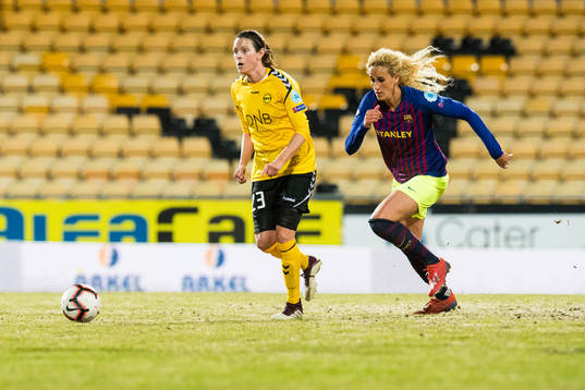 Isabell Bachor of LSK Kvinner and Kheira Hamraoui of