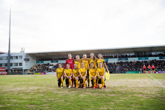 Goalkeeper Cecilie Fiskerstrand (2nd row), Emilie Bosshard