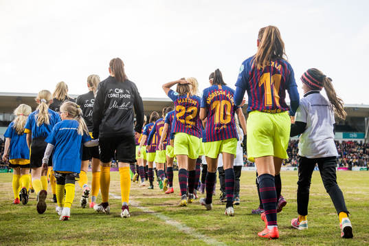 The players enter the pitch