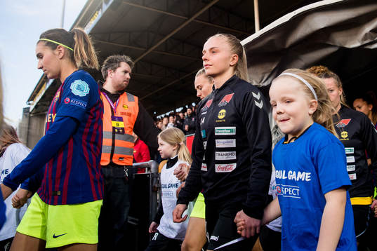 Emilie Marie Woldvik of LSK Kvinner enters the pitch