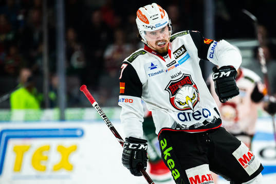 Malmö Redhawks Marcus Björk jublar