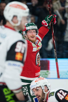 Frölundas Simon Hjalmarsson jublar