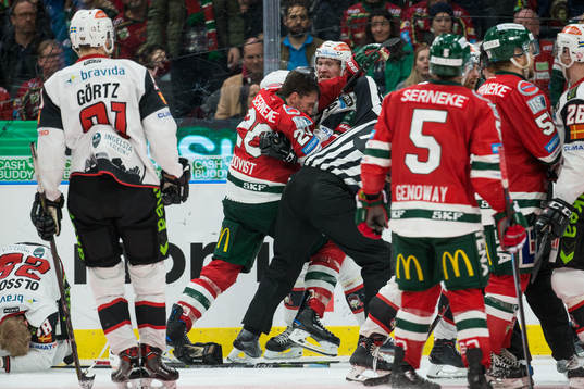 Frölundas Joel Lundqvist och Malmö Redhawks Emil