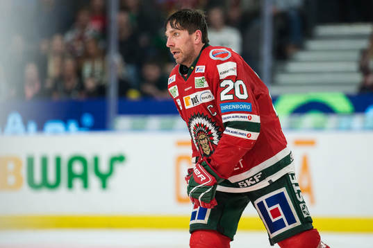 Frölundas Joel Lundqvist lämnar isen