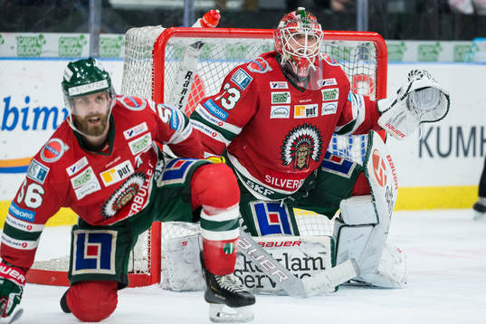 Frölundas Jonathan Sigalet och målvakt Johan Mattsson