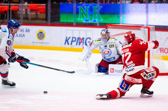 Timrås Sebastian Ohlsson missar pucken