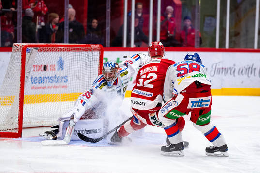 Timrås Johannes Salmonsson gör det matchavgörande 5-4