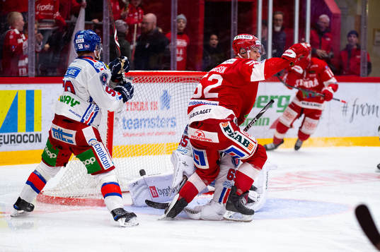Timrås Johannes Salmonsson gör det det matchavgörande 5-4