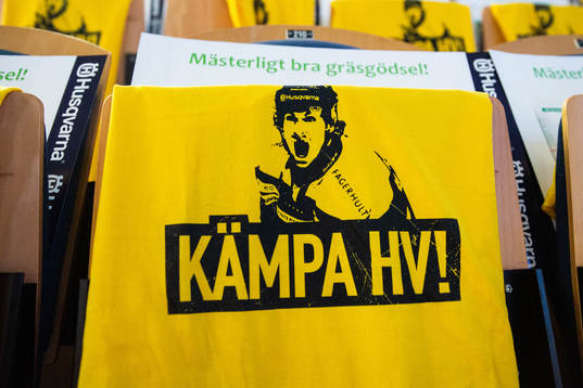 En tröja med texten ”Kämpa HV”