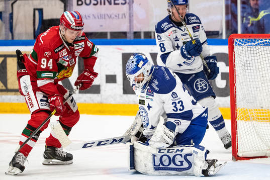 Moras Sebastian Hartmann och Leksands målvakt Axel Brage