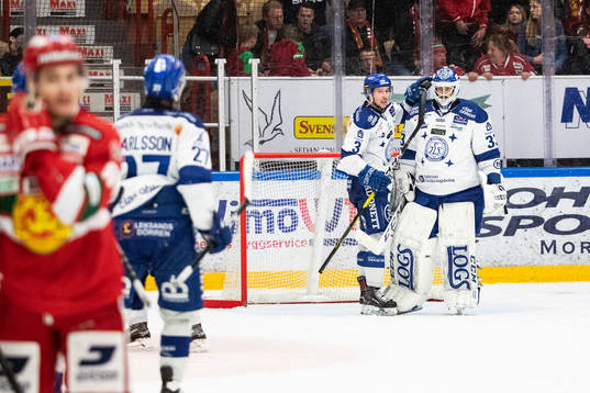 Leksands August Berg och målvakt Axel Brage jublar