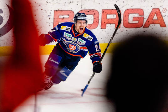 Växjös Brendan Shinnimin jublar