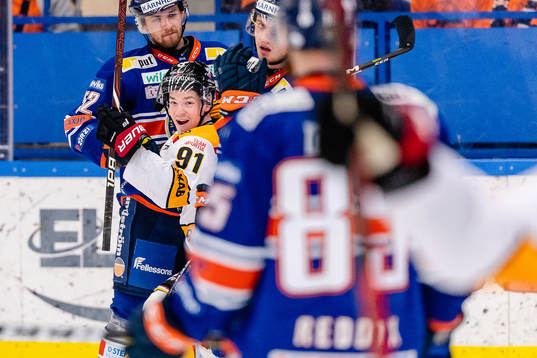 Luleås Austin Farley jublar