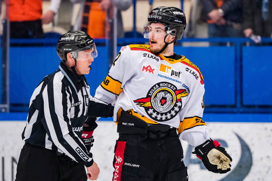 Luleås Oscar Engsund reagerar