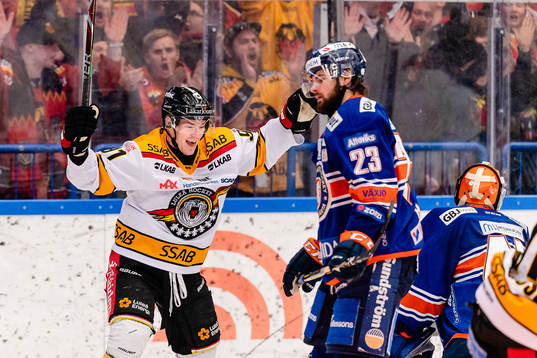 Luleås Austin Farley jublar
