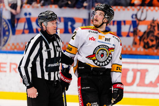 Luleås Oscar Engsund reagerar
