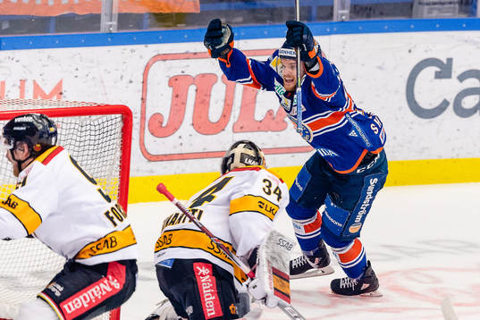 Växjös Brendan Shinnimin jublar