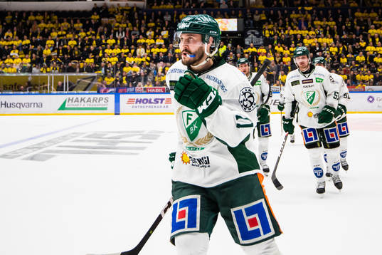 Färjestads Jesse Virtanen jublar