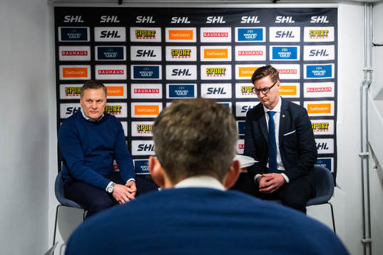 s tränare Stephan Lundh och Färjestads tränare Johan