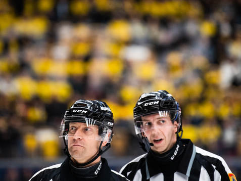 Domare Sören Persson och linjedomare Andreas Malmqvist