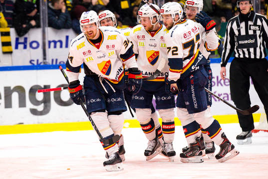 Djurgårdens Daniel Brodin och Emil Bemström jublar