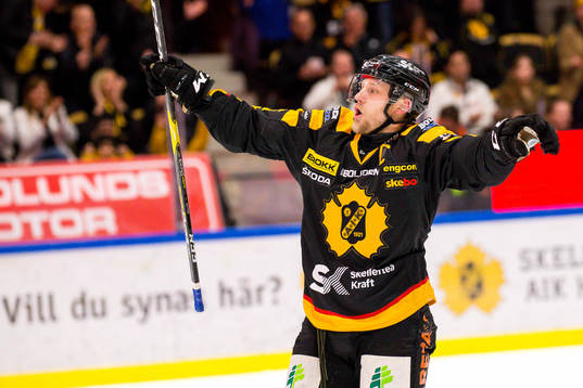 Skellefteås Oscar Möller jublar