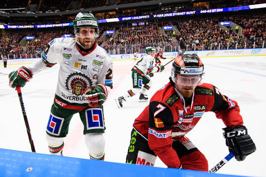 Frölundas Joel Lundqvist och Malmö Redhawks Marcus Björk
