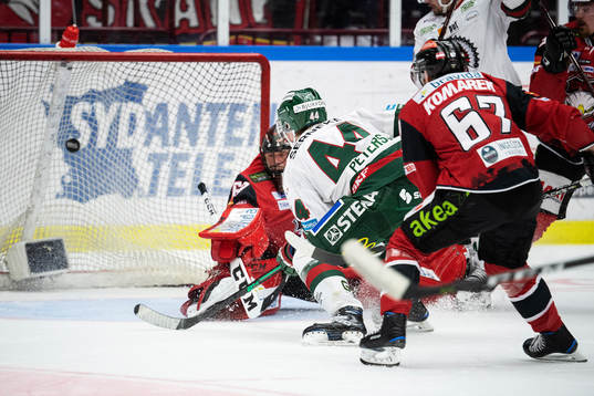 Frölundas Jacob Peterson gör 1-3 bakom Malmö Redhawks