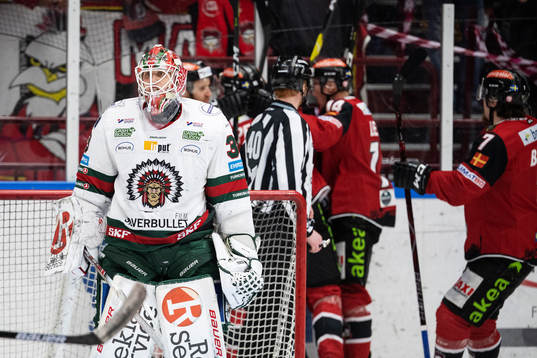 Frölundas målvakt Johan Mattsson deppar