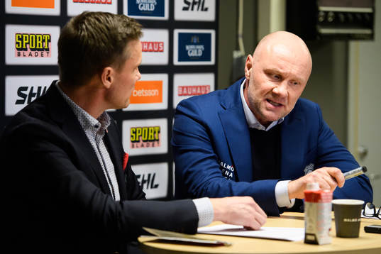 Frölundas tränare Roger Rönnberg och Malmö Redhawks
