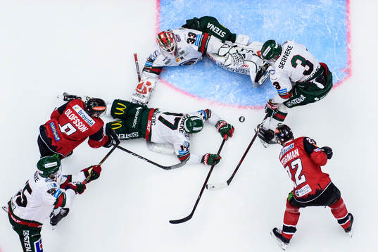 Malmö Redhawks Frederik Storm och Lars Bryggman oroar mot