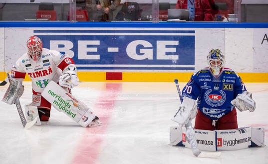 Oskarshamns målvakt Adam Åhman och Timrås målvakt