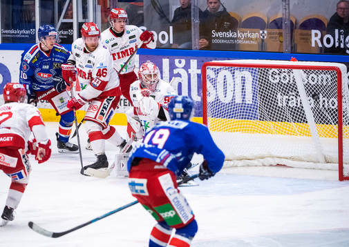 Oskarshamns Jonas Engström (ej i bild) avgör matchen med