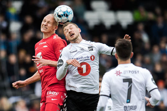 Kristoffer Barmen of Brann and Vebjørn Hoff of Odd
