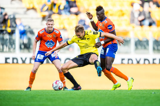 Henrik Robstad of Start and Pape Habib Gueye of Aalesund