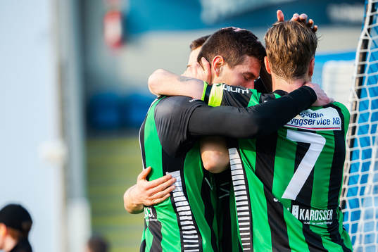 GAIS Nikola Asceric och Marcus Bergholtz jublar